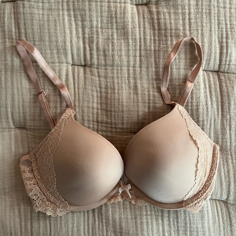 NWOT Victoria’s Secret Dream Angels Lace Push-Up Bra